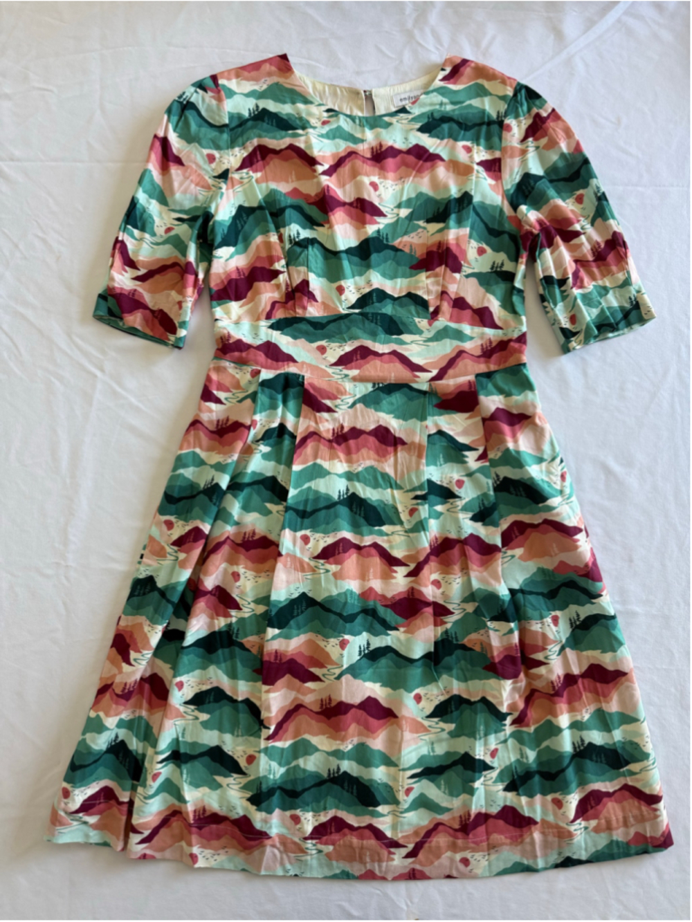 Women's emilyandfin Green Pink Mountain Print Dress S - Picture 3 of 9